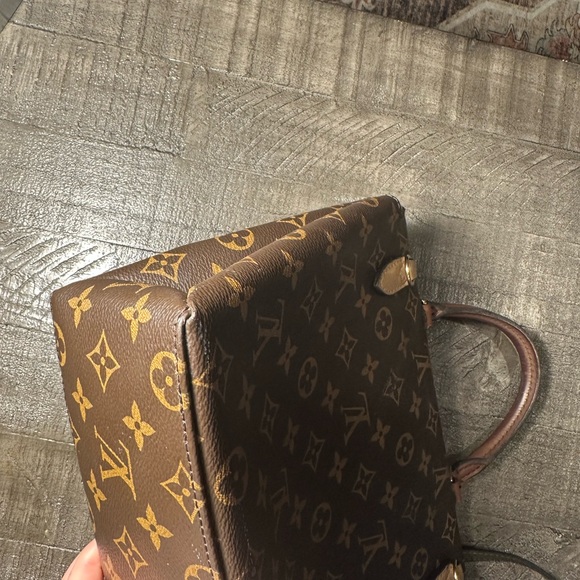 Louis Vuitton Monogram Marignan Leather Handbag - Picture 12 of 15